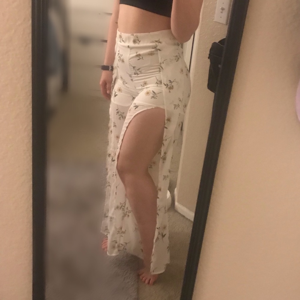 KITTENISH Floral Shorts with Long Overlay🌹💗